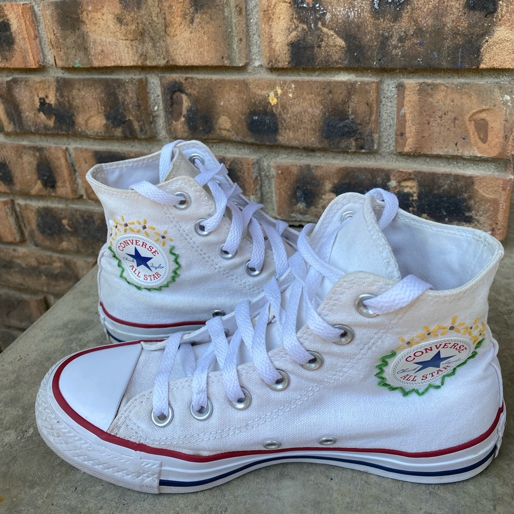 Size 4 Converse Chuck Taylor All Star High White Flower Stitch